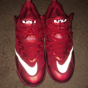 Lebron 12 Low “University Red”